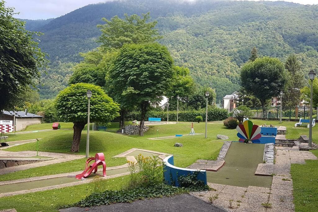 Grand T2 Calme Et Cosy Au « Pyrenees Palace » Bagnères-de-Luchon Zewnętrze zdjęcie